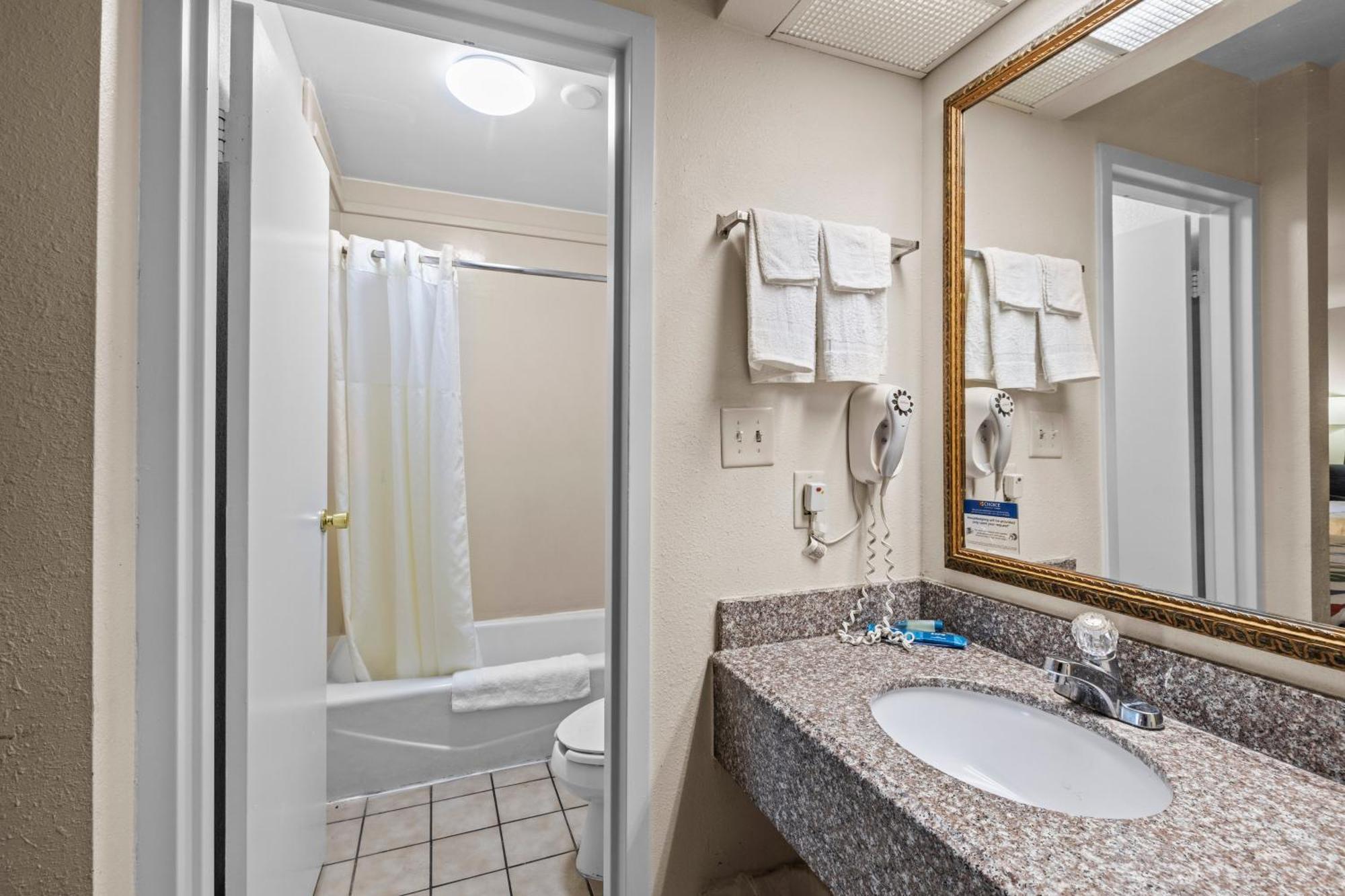 Garnet Inn & Suites, Morehead City Near Atlantic Beach Værelse billede